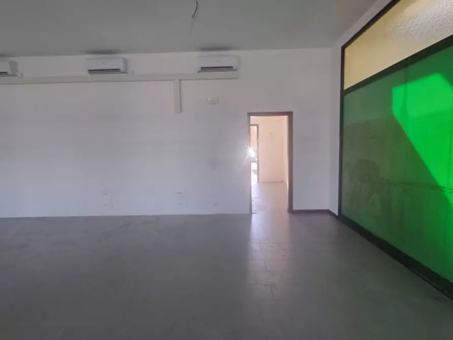Immagine 6 di Negozio in vendita  a Correggio