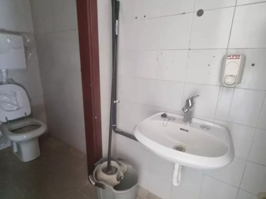 Immagine 7 di Negozio in vendita  a Correggio