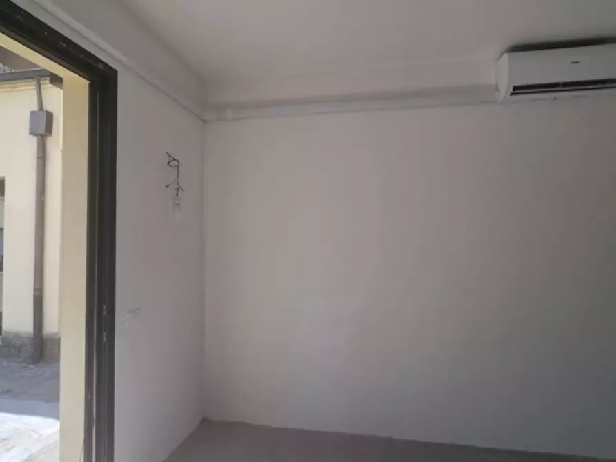 Immagine 11 di Negozio in vendita  a Correggio