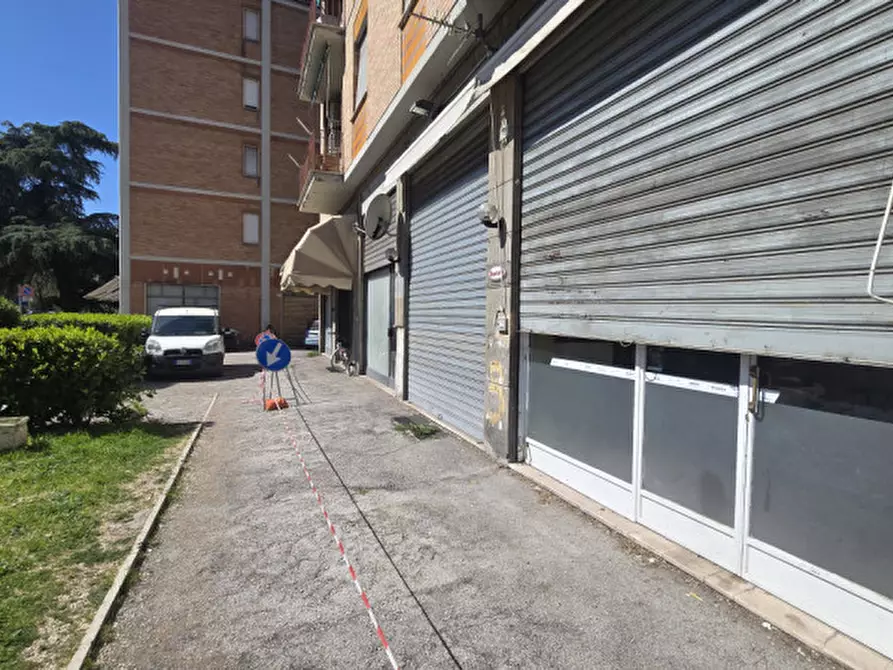 Immagine 1 di Negozio in affitto  in via lungonera cimarelli, 3 a Terni