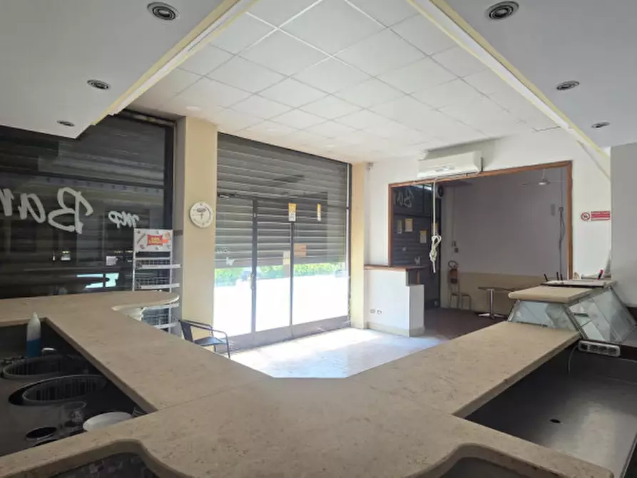 Immagine 3 di Negozio in affitto  in via lungonera cimarelli, 3 a Terni