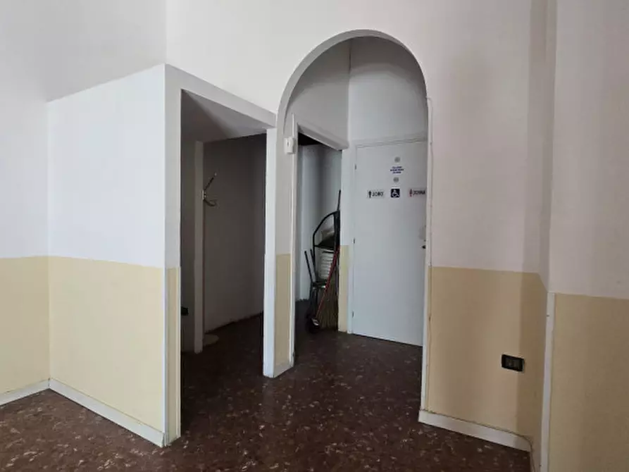 Immagine 14 di Negozio in affitto  in via lungonera cimarelli, 3 a Terni