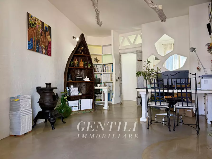 Immagine 1 di Ufficio in vendita  a Arzachena