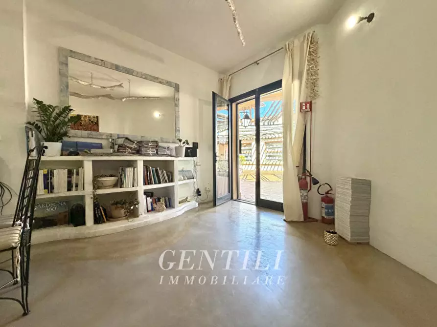 Immagine 2 di Ufficio in vendita  a Arzachena