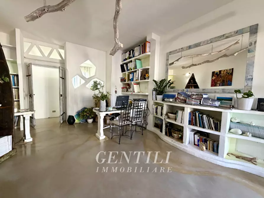 Immagine 3 di Ufficio in vendita  a Arzachena