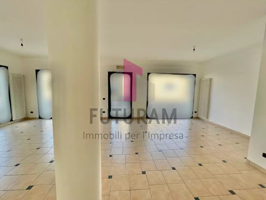 Immagine 9 di Negozio in affitto  in VIA DELL'INDUSTRIA a Rosà