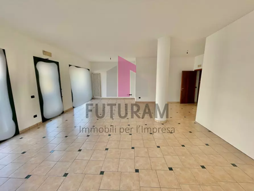 Immagine 12 di Negozio in affitto  in VIA DELL'INDUSTRIA a Rosà