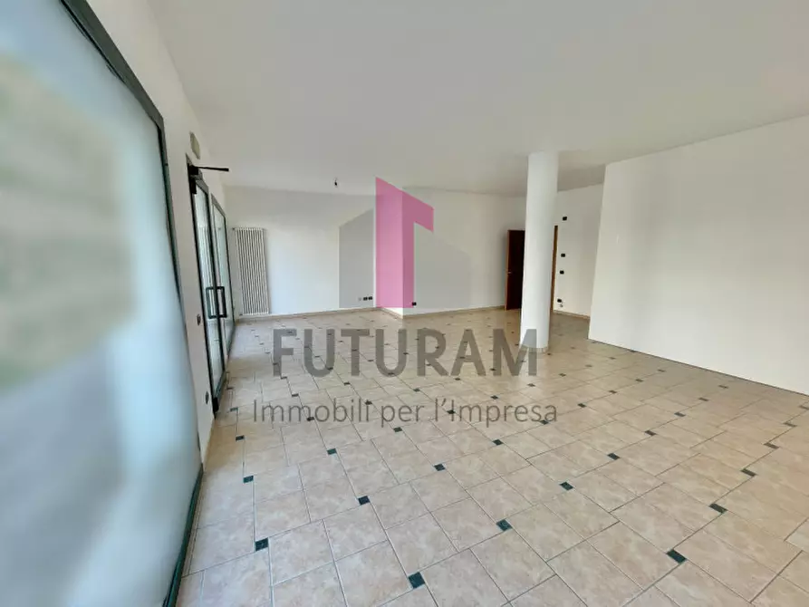 Immagine 13 di Negozio in affitto  in VIA DELL'INDUSTRIA a Rosà
