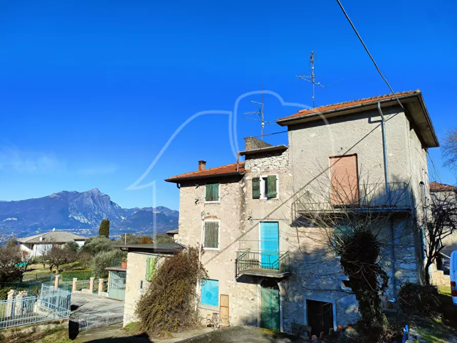 Immagine 2 di Rustico / casale in vendita  a Torri Del Benaco