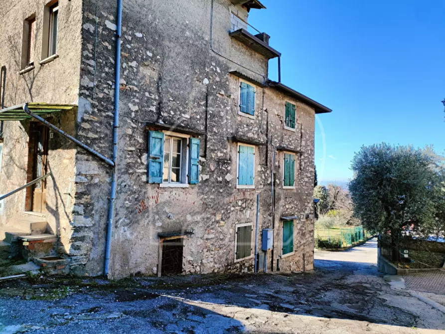 Immagine 5 di Rustico / casale in vendita  a Torri Del Benaco