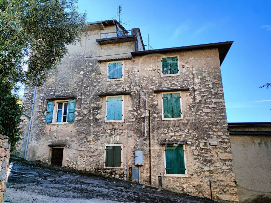 Immagine 6 di Rustico / casale in vendita  a Torri Del Benaco
