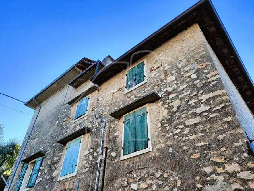 Immagine 7 di Rustico / casale in vendita  a Torri Del Benaco