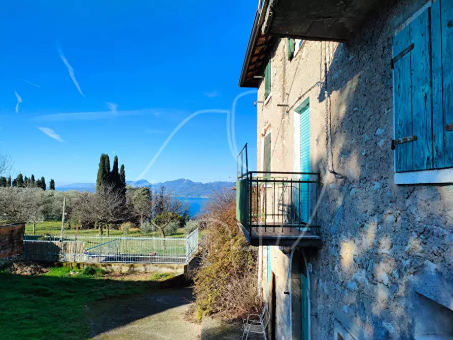 Immagine 8 di Rustico / casale in vendita  a Torri Del Benaco