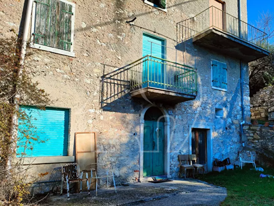 Immagine 12 di Rustico / casale in vendita  a Torri Del Benaco