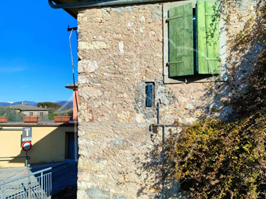 Immagine 13 di Rustico / casale in vendita  a Torri Del Benaco
