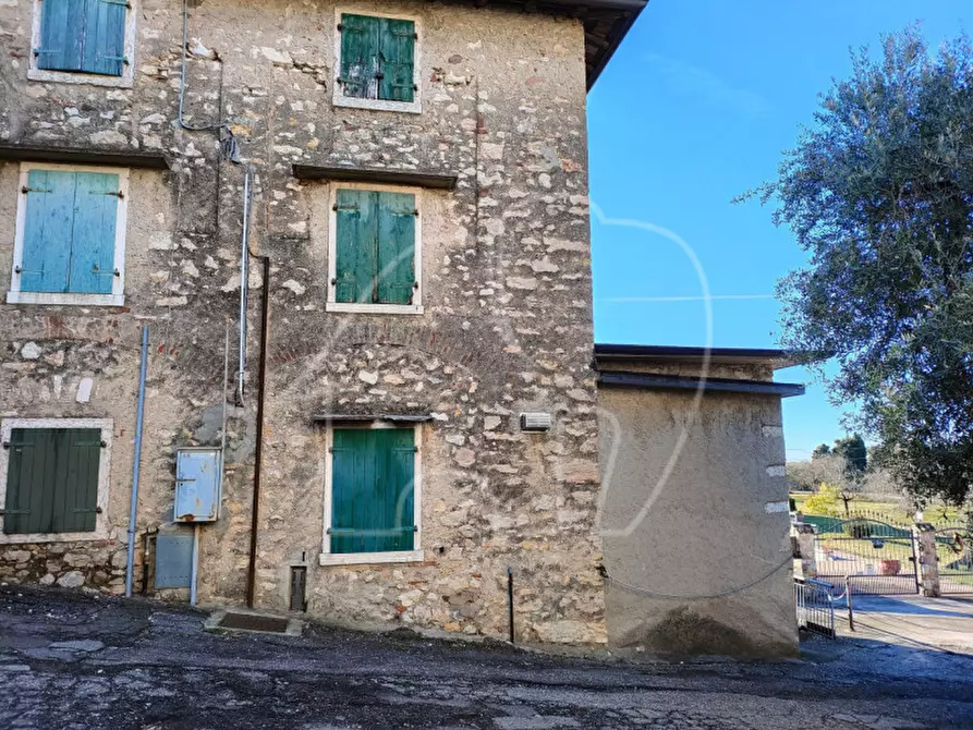 Immagine 14 di Rustico / casale in vendita  a Torri Del Benaco