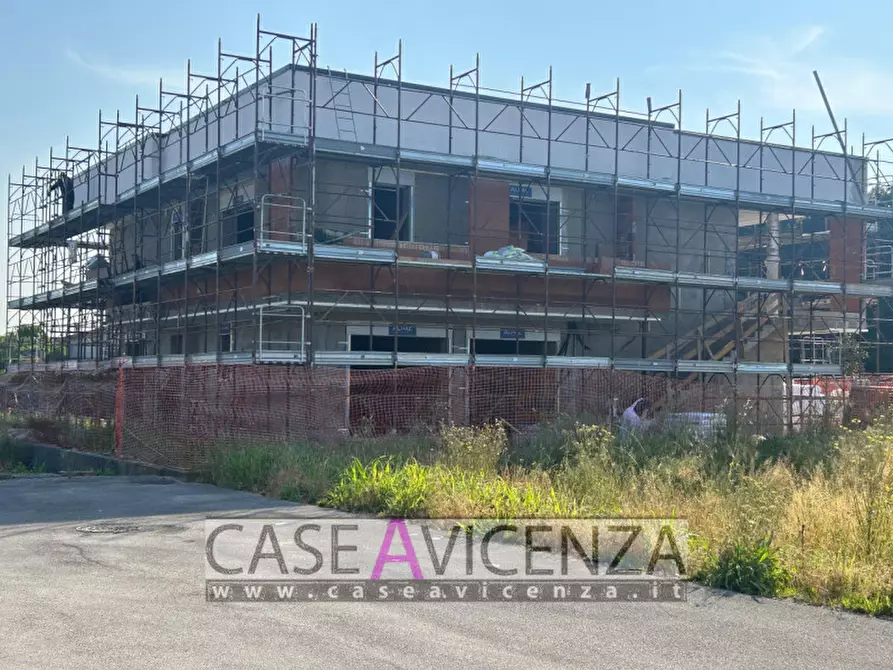Immagine 1 di Casa trifamiliare in vendita  in Via Roma a Camisano Vicentino