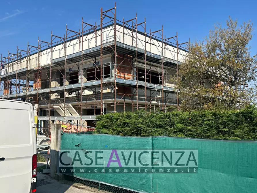 Immagine 2 di Casa trifamiliare in vendita  in Via Roma a Camisano Vicentino