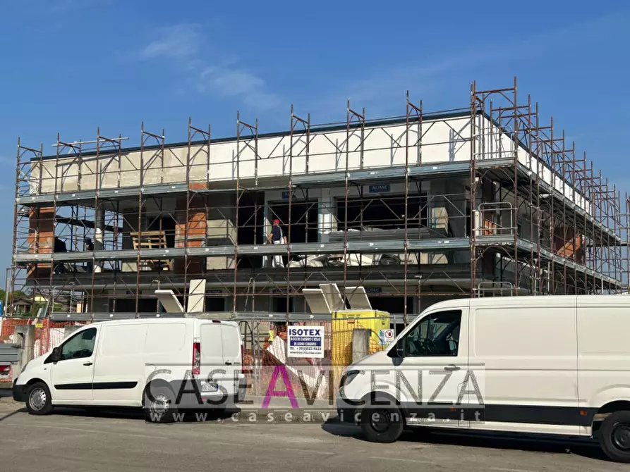 Immagine 10 di Casa trifamiliare in vendita  in Via Roma a Camisano Vicentino