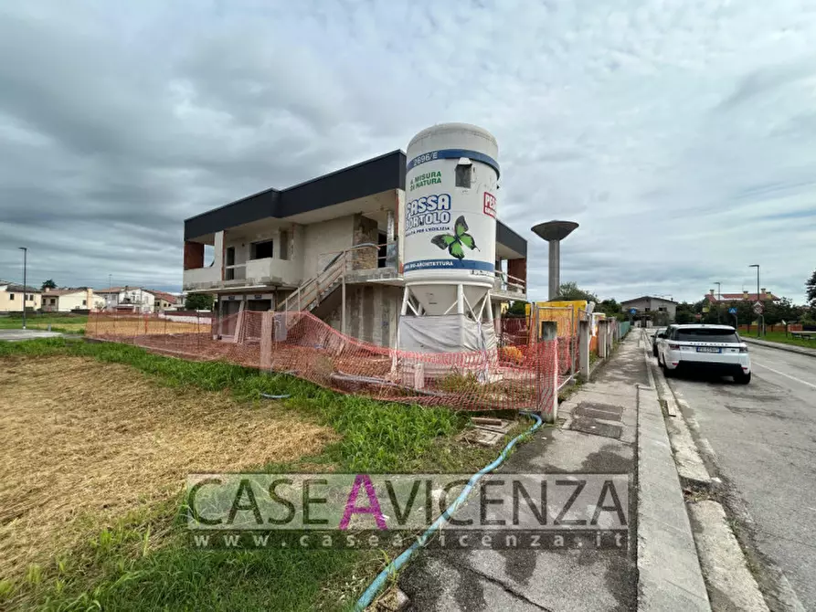 Immagine 27 di Casa trifamiliare in vendita  in Via Roma a Camisano Vicentino