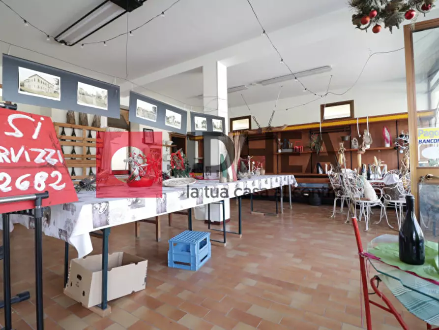 Immagine 2 di Negozio in vendita  in Via Calessani a Spresiano