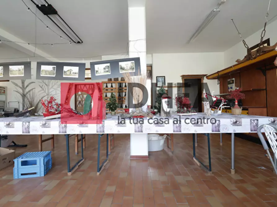 Immagine 3 di Negozio in vendita  in Via Calessani a Spresiano
