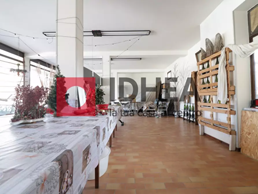 Immagine 4 di Negozio in vendita  in Via Calessani a Spresiano