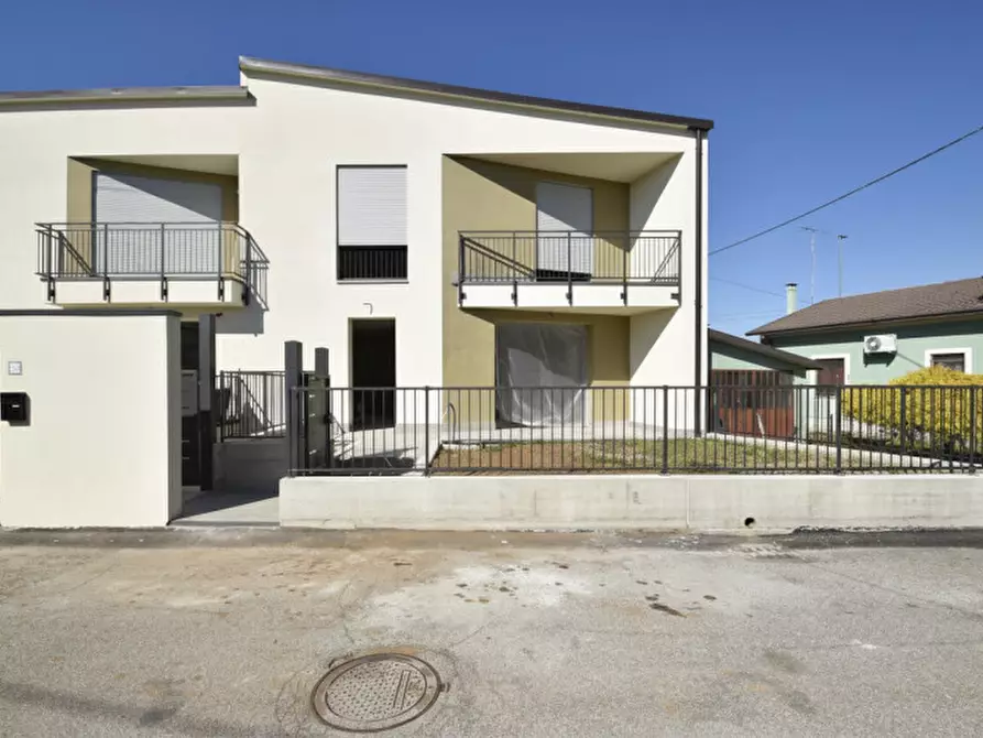 Immagine 2 di Casa bifamiliare in vendita  in Via Crocetta 35 a Mozzecane