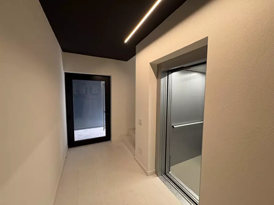 Immagine 34 di Attico in vendita  in Via Federico Garcia Lorca a Stra