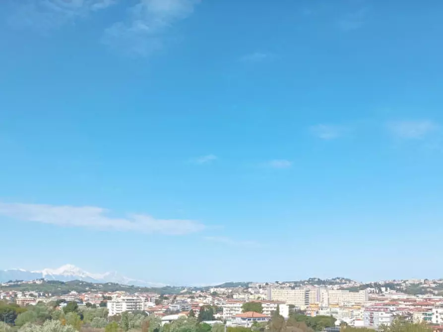 Immagine 41 di Appartamento in vendita  in Largo Filomena Delli Castelli a Pescara