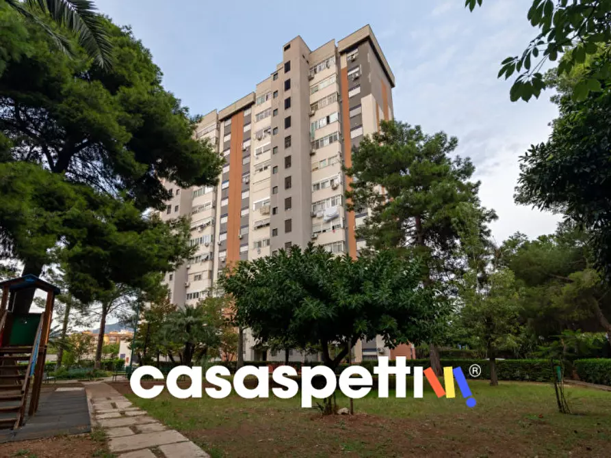 Immagine 1 di Appartamento in vendita  in Via degli Emiri a Palermo