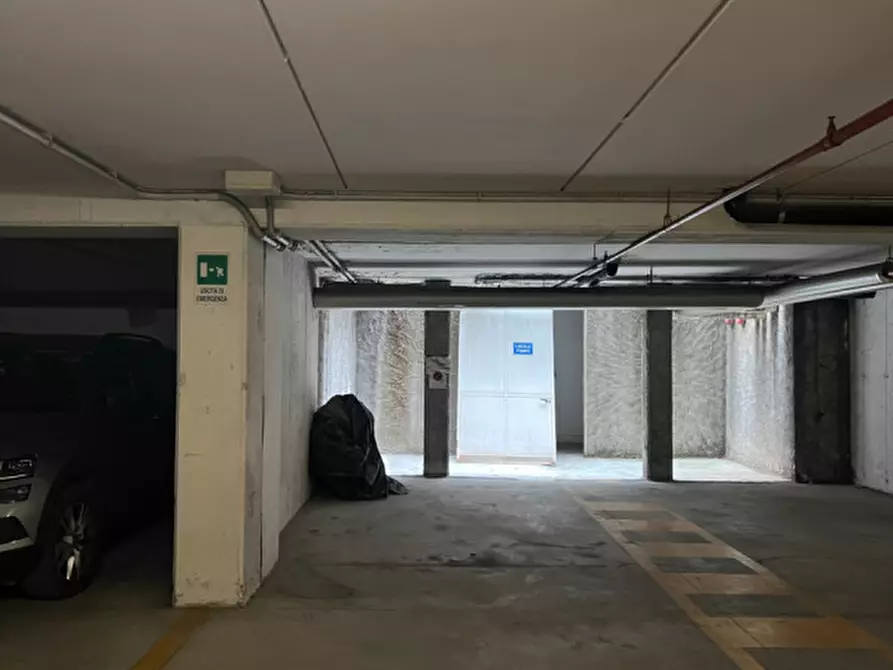 Immagine 2 di Posto auto in vendita  in Via Luigi Settembrini a Verona