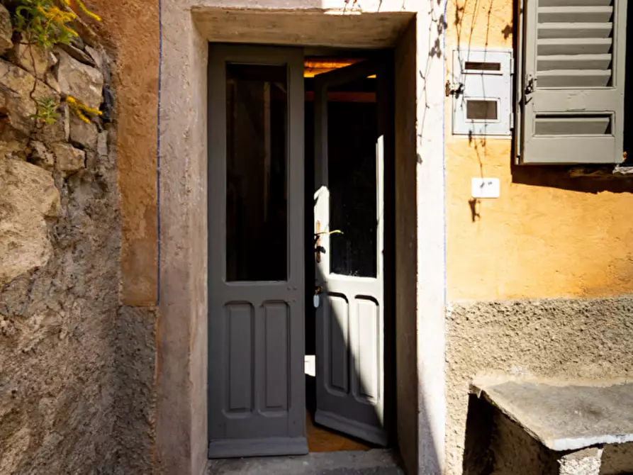 Immagine 1 di Casa indipendente in vendita  in Via Tridi 215 a Torno