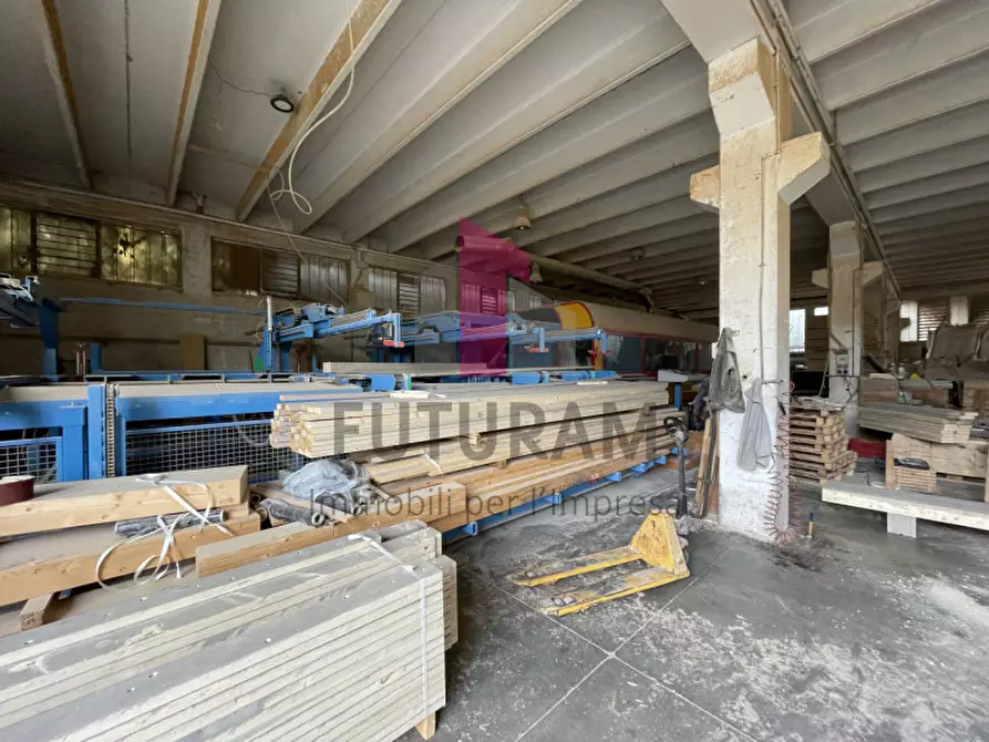 Immagine 13 di Capannone industriale in vendita  a Valdagno