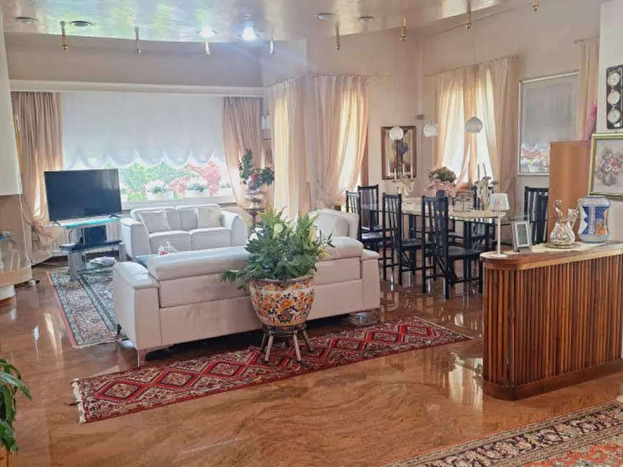 Immagine 3 di Villa in vendita  in Via San Giorgio a Castelfranco Veneto