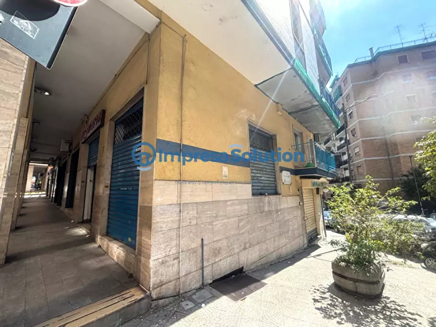 Immagine 6 di Negozio in affitto  in Via Giovanni Miranda a Napoli