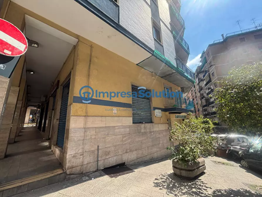 Immagine 9 di Negozio in affitto  in Via Giovanni Miranda a Napoli