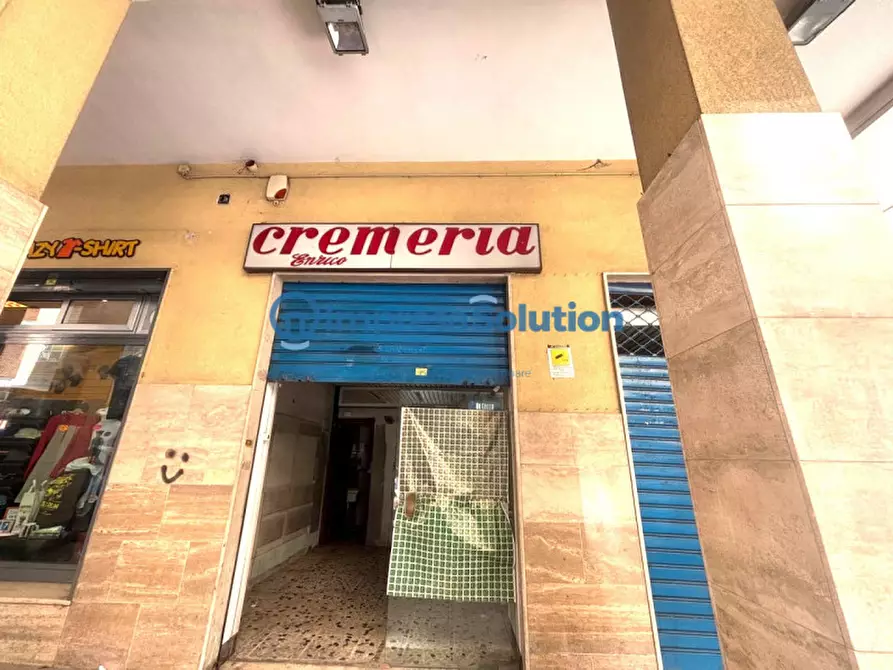 Immagine 10 di Negozio in affitto  in Via Giovanni Miranda a Napoli