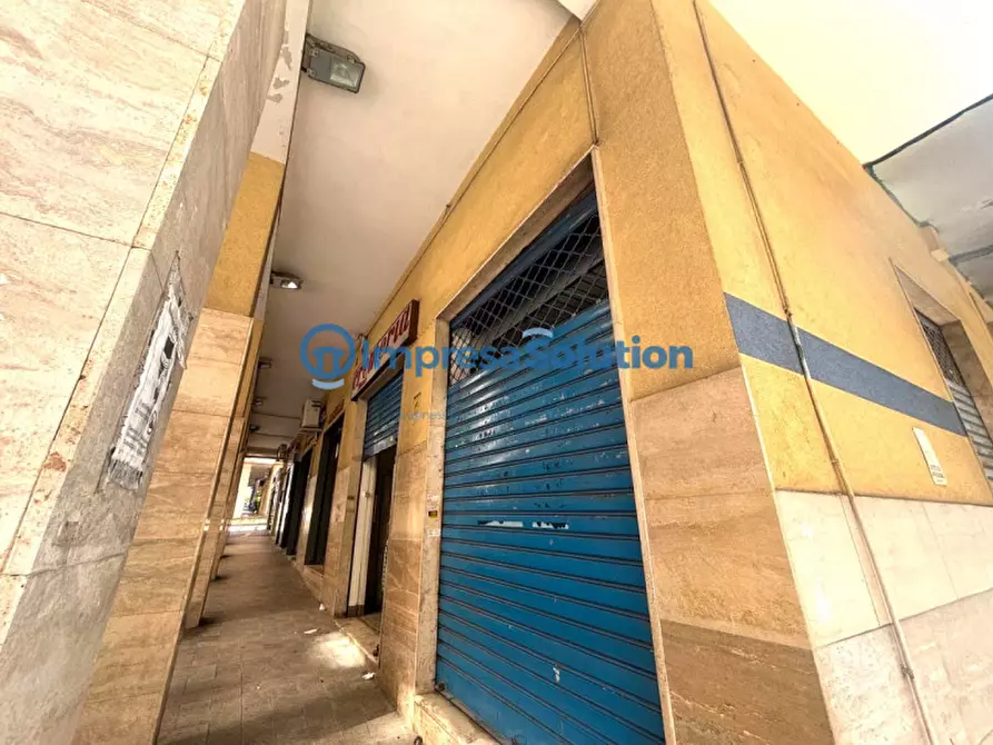 Immagine 12 di Negozio in affitto  in Via Giovanni Miranda a Napoli