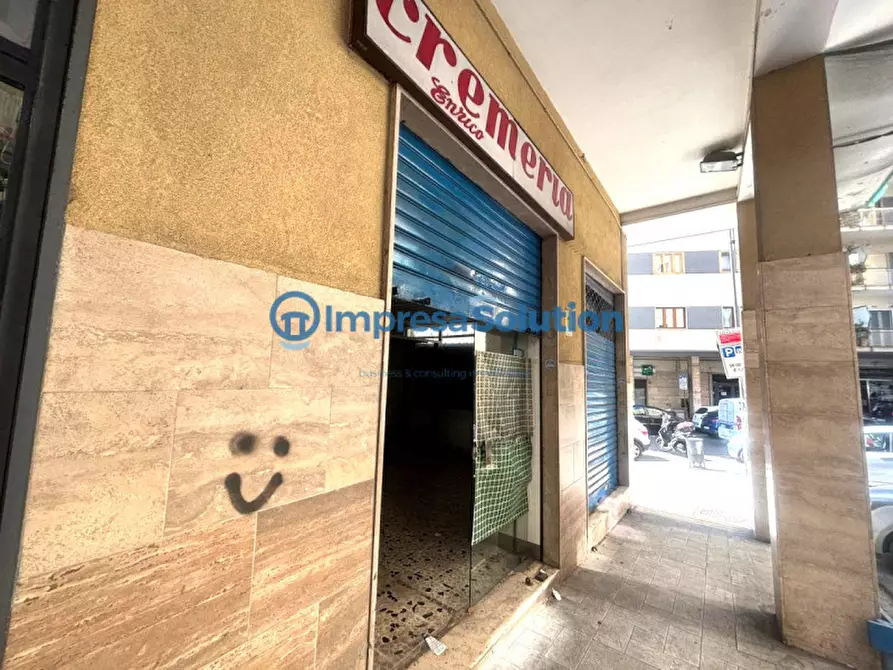 Immagine 13 di Negozio in affitto  in Via Giovanni Miranda a Napoli