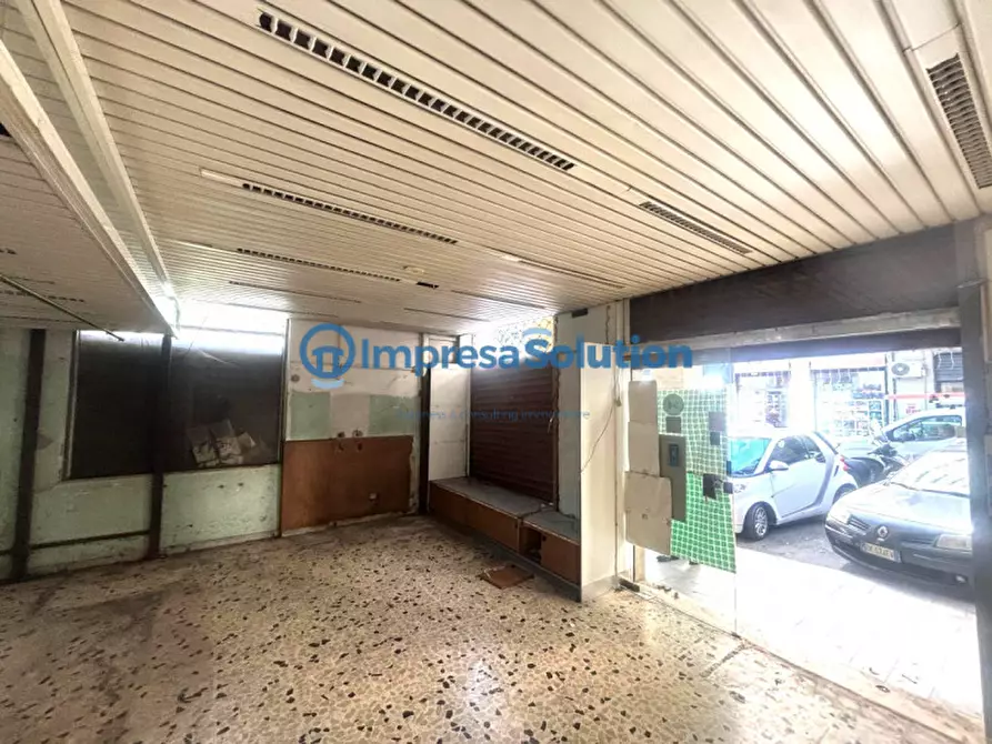 Immagine 15 di Negozio in affitto  in Via Giovanni Miranda a Napoli