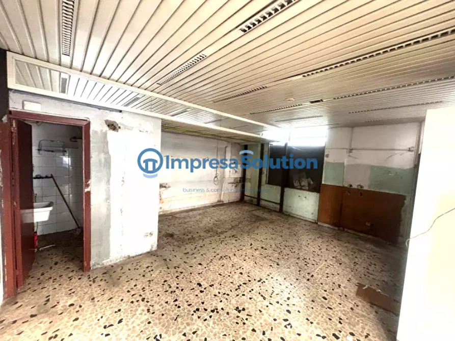 Immagine 16 di Negozio in affitto  in Via Giovanni Miranda a Napoli