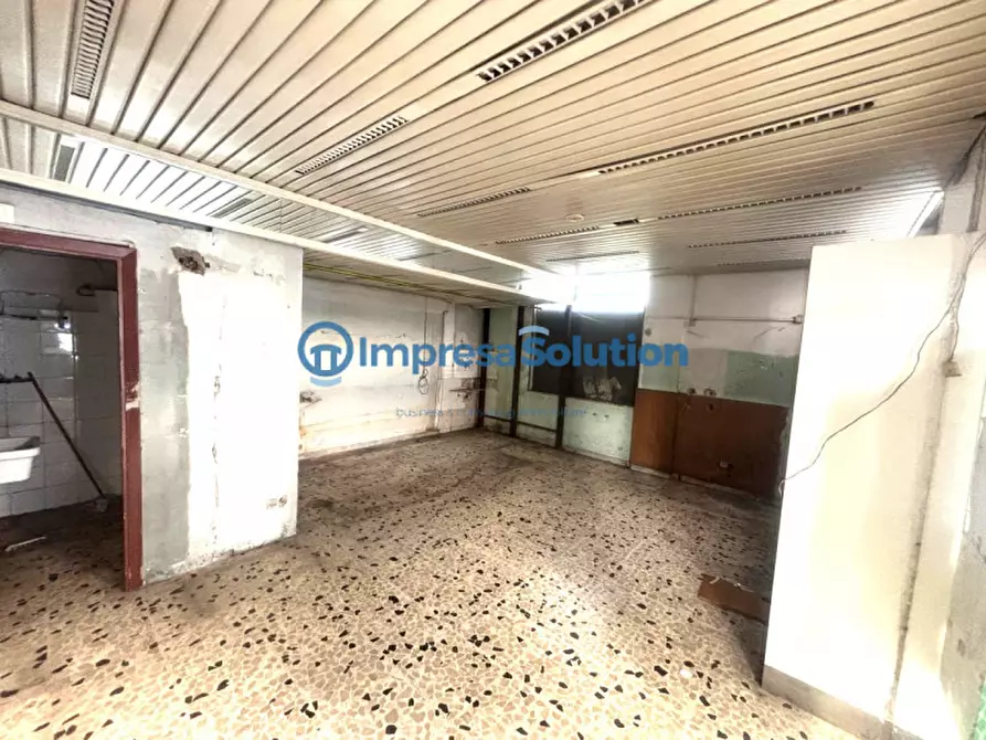 Immagine 19 di Negozio in affitto  in Via Giovanni Miranda a Napoli