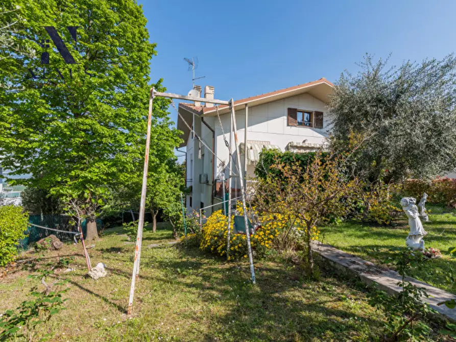 Immagine 2 di Villa in vendita  a Terre Roveresche