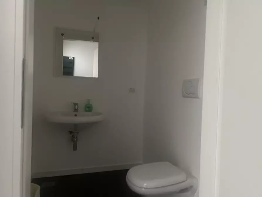 Immagine 9 di Ufficio in affitto  in Viale dell'industria a Schio