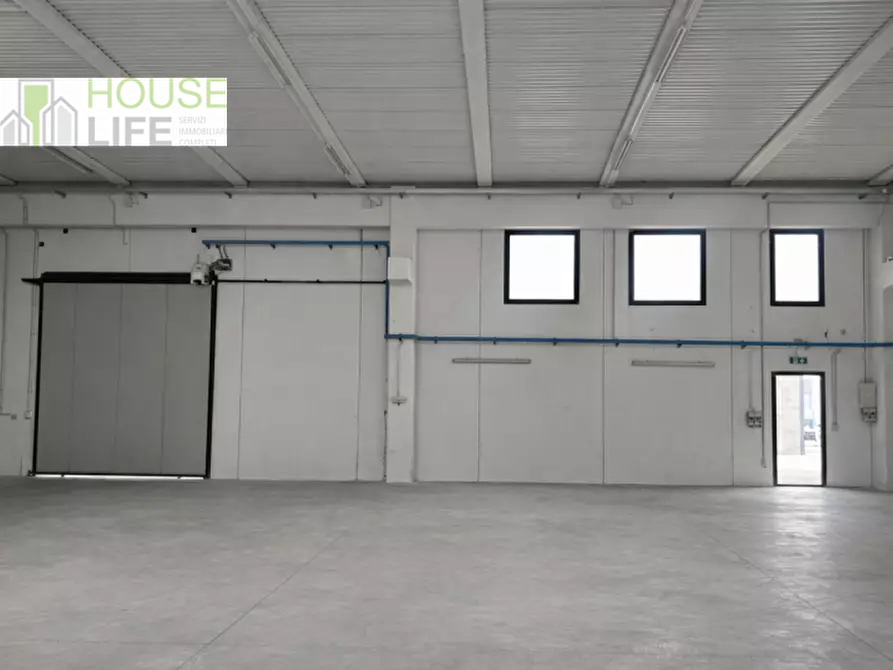 Immagine 1 di Capannone industriale in affitto  in via Astico a Carrè