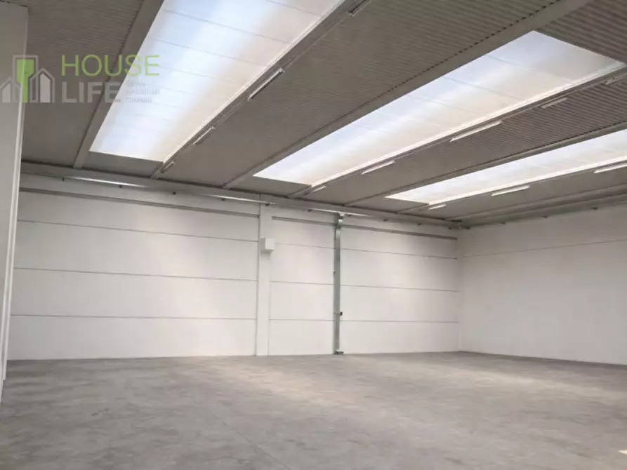 Immagine 3 di Capannone industriale in affitto  in via Astico a Carrè