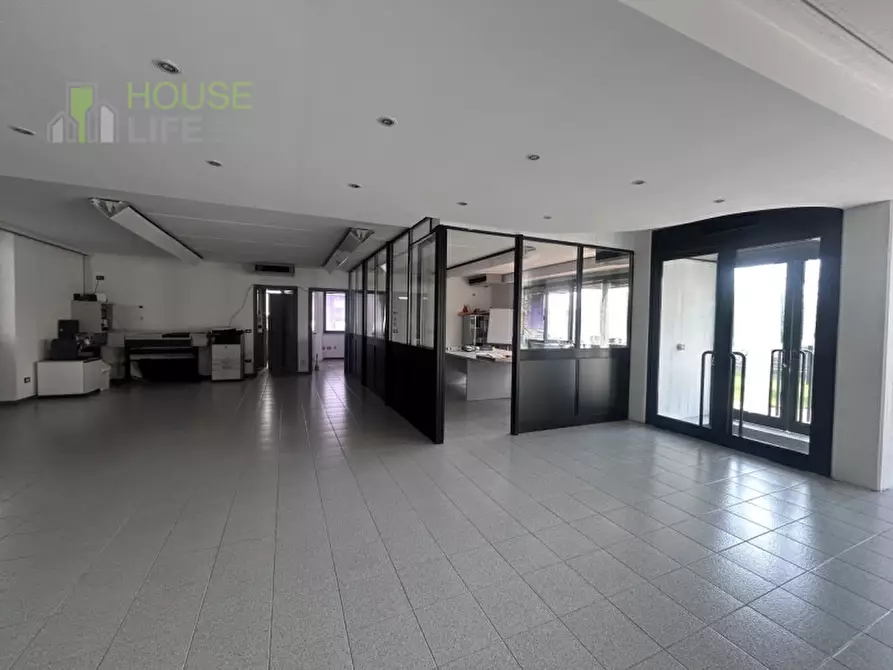 Immagine 5 di Capannone industriale in affitto  in via Astico a Carrè