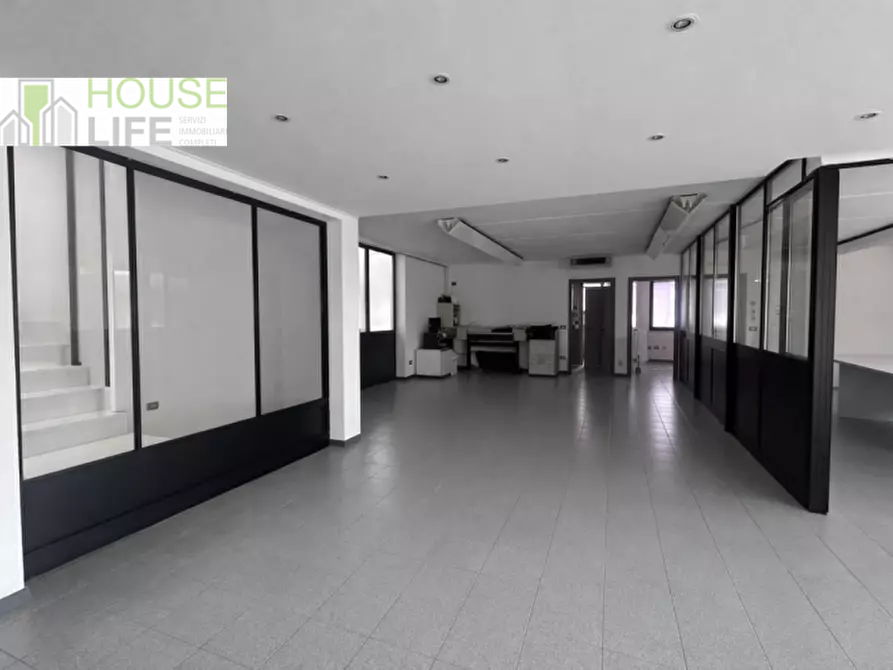 Immagine 8 di Capannone industriale in affitto  in via Astico a Carrè