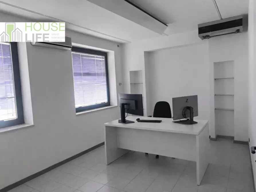 Immagine 10 di Capannone industriale in affitto  in via Astico a Carrè